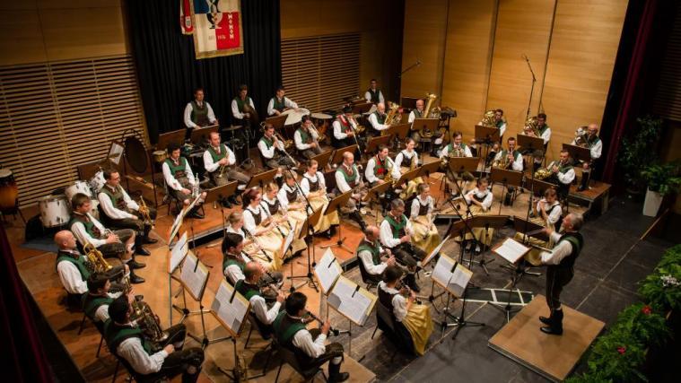 Die Musikkapelle Auer wartet am 14. November mit einem abwechslungsreichen Programm auf.